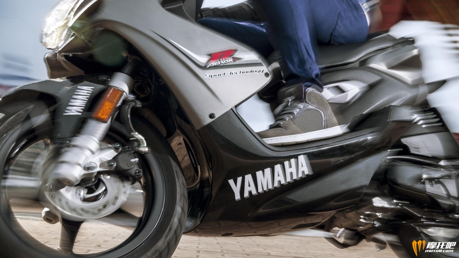 2014-Yamaha-Aerox-4-005.jpg