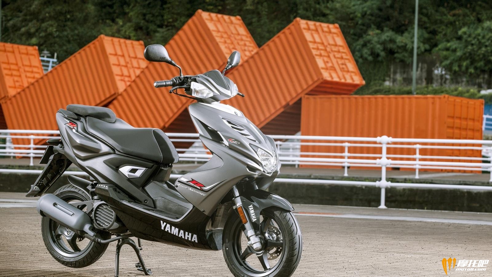 2014-Yamaha-Aerox-4-008.jpg
