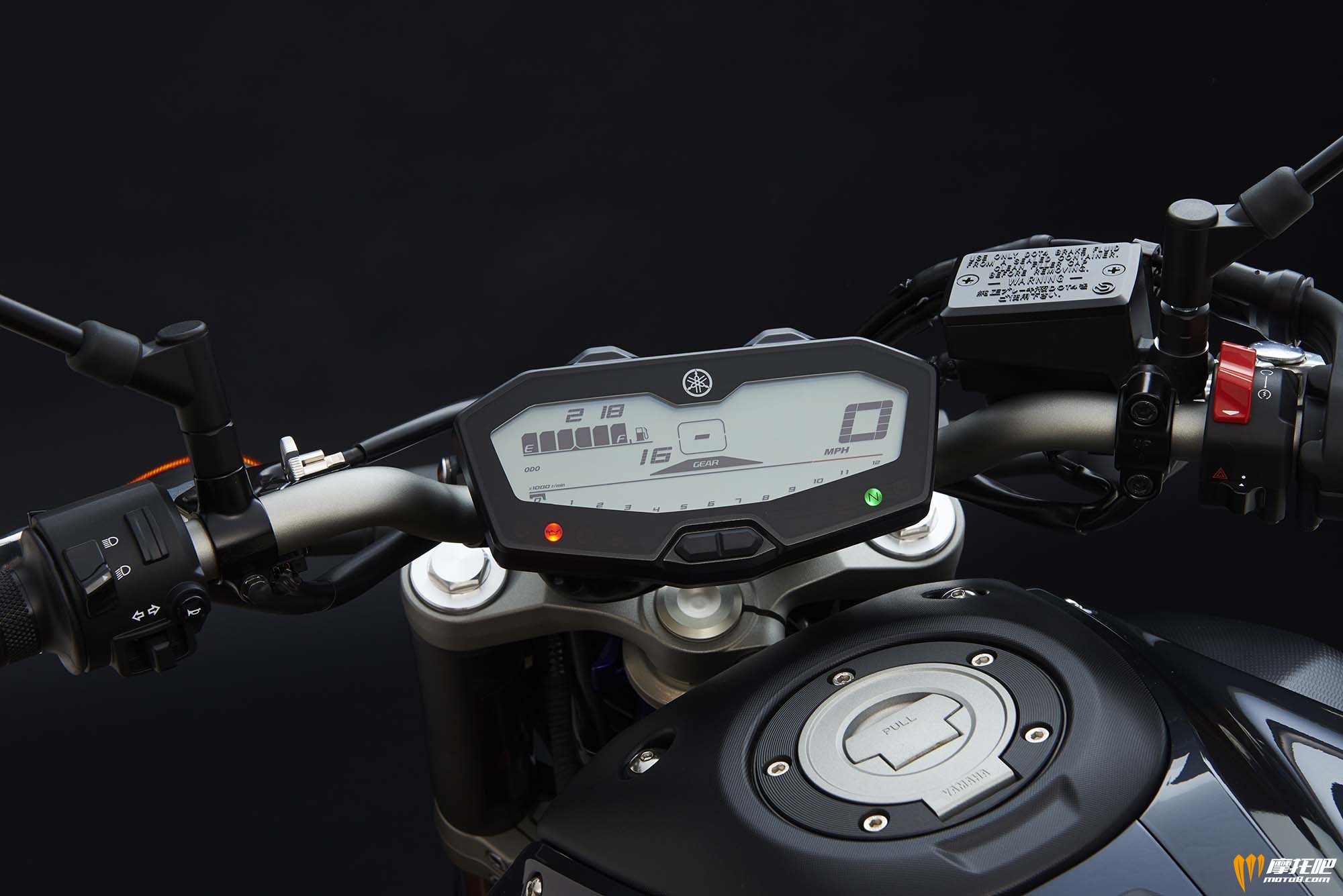 2015-Yamaha-FZ-07-details-02.jpg