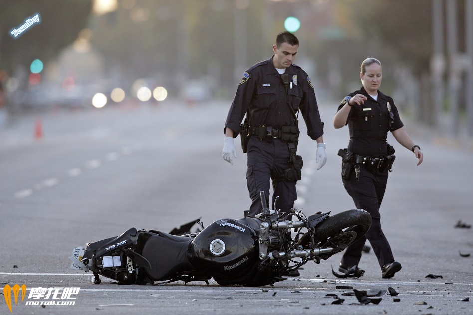 la-fi-hy-motorcycle-fatalities-down-20150102.jpg