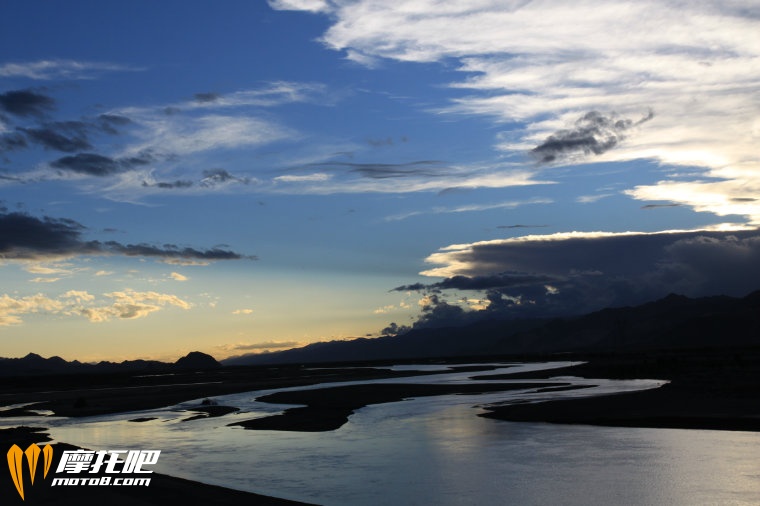 美丽的雅鲁藏布江，西藏的母亲河！