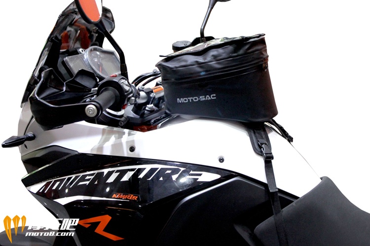 MOTO_SAC_9L_Gas_Tank_Dry_Bag_Black_12.JPG