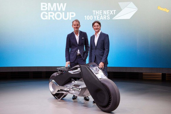 101116-bmw-vision-next-100-great-escape-79-582x388.jpg