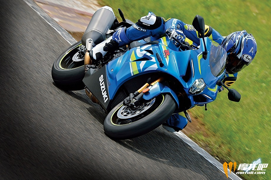 2017-suzuki-gsx-r1000r-action-1.jpg