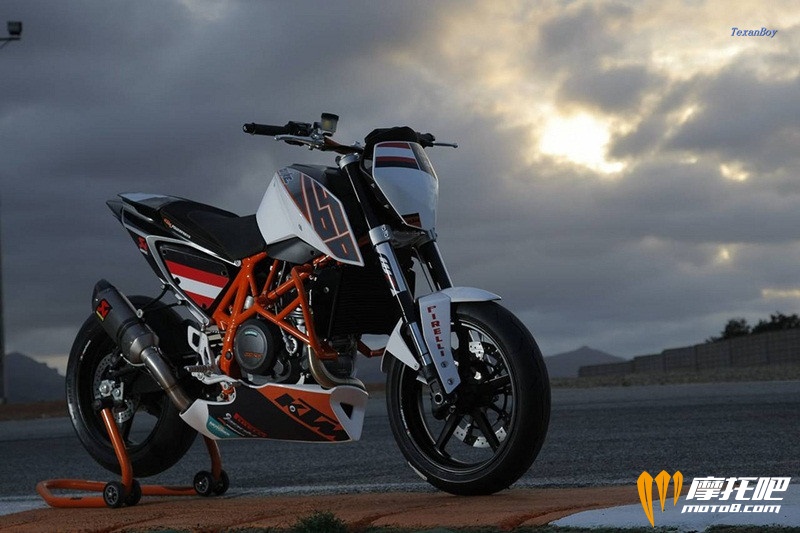 ktm-690-duke-track-10.jpg