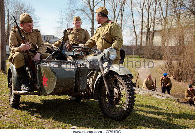 second-world-war-historical-reconstruction-soviet-soldier-russian-cp91dg.jpg