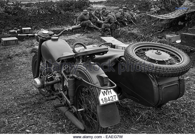imz-ural-m66-1970s-russian-made-motorcycle-and-sidecar-painted-to-eaeg7w.jpg