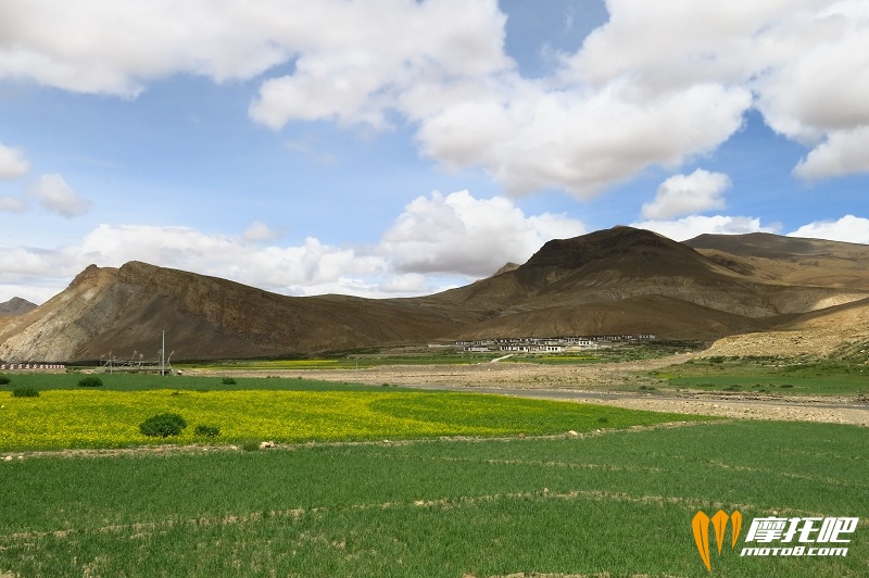 江孜出来一路山青水秀