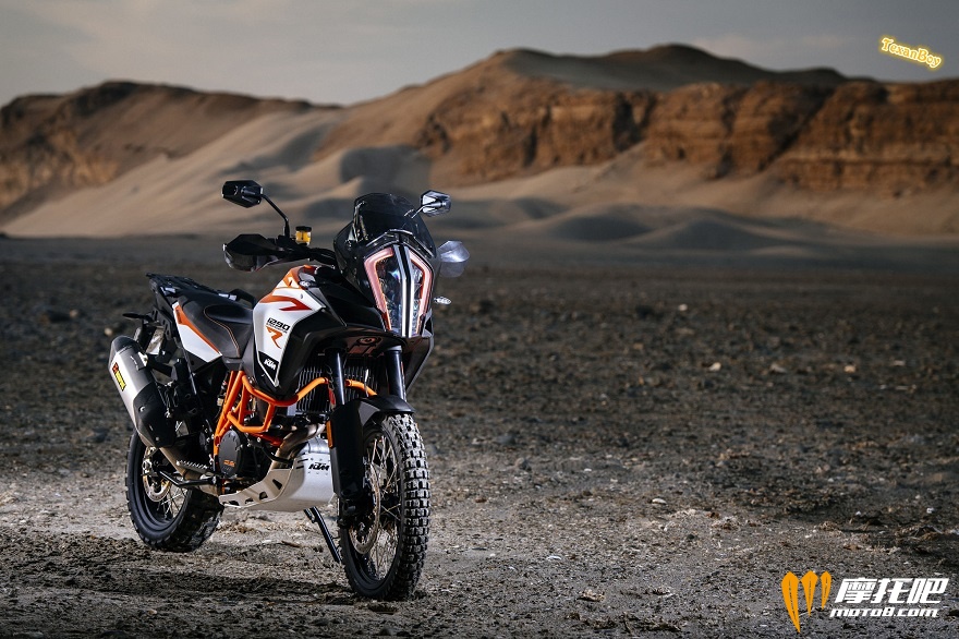 cw0317-2017-ktm-1290-super-adventure-r-first-ride-review-image020.jpg