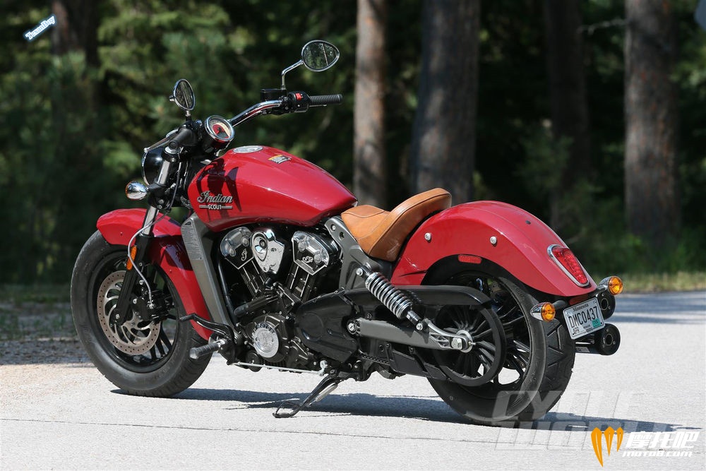 2015-Indian-Scout-static-2.jpg
