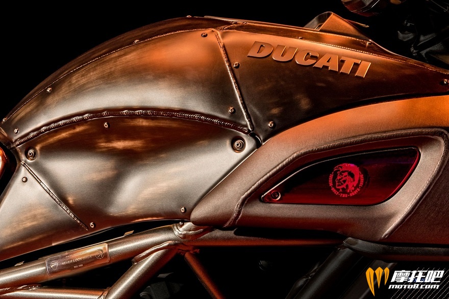 ducati-diavel-diesel-14.jpg