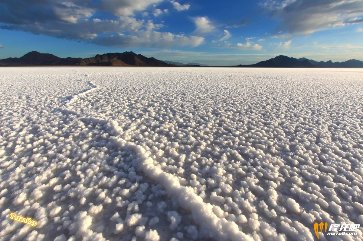 Bonneville-Salt-Flats-Retina-Wallpaper-1200x799.jpg