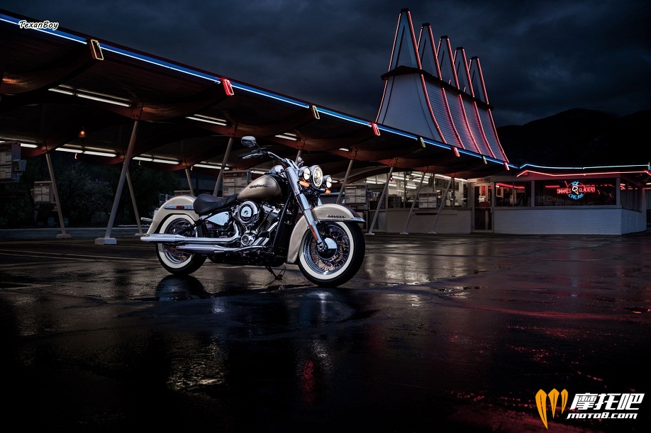 2018-Harley-Davidson-Deluxe1.jpg