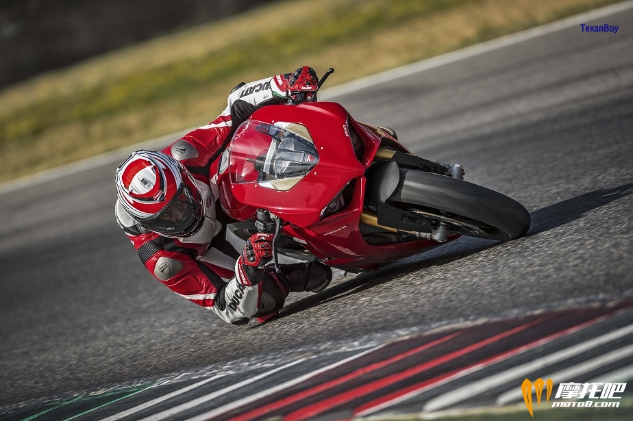 110517-2018-ducati-panigale-v4-24.jpg