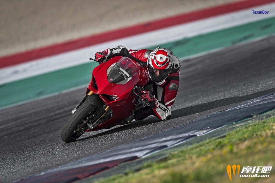 110517-2018-ducati-panigale-v4-13.jpg