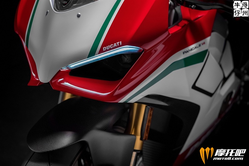 110517-27-2018-ducati-panigale-v4-speciale-front.jpg