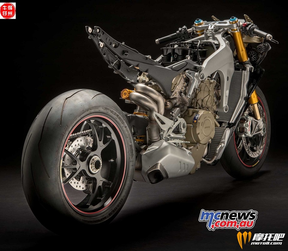 2018-Ducati-112-05-PANIGALE-V4.jpg
