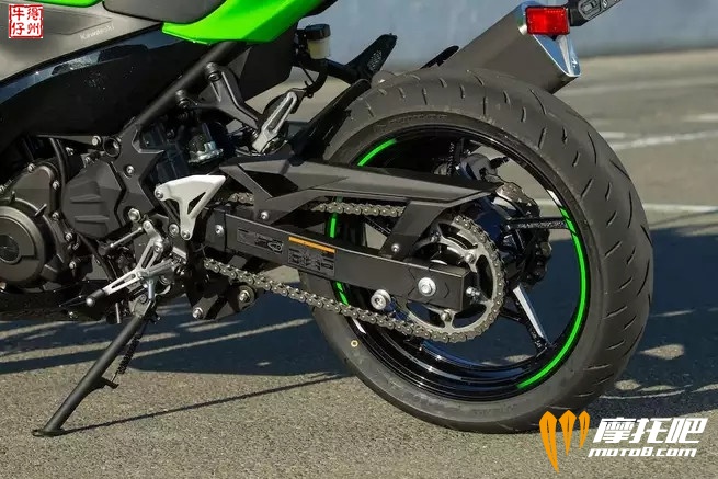 2018-kawasaki-ninja-400-tires.jpg