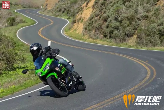 2018-kawasaki-ninja-400-lead.jpg