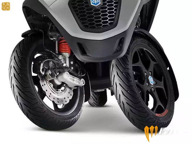 piaggio-mp3-500-sport-details-front-wheels-suspensions.jpg