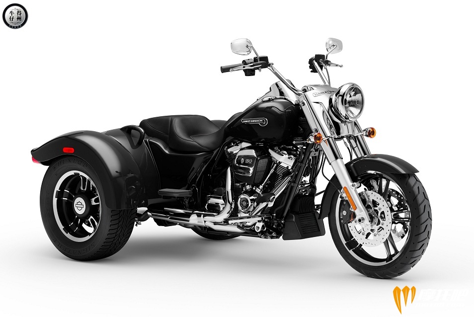 082718-2019-harley-davidson-freewheeler-19_FLRT_AF.jpg