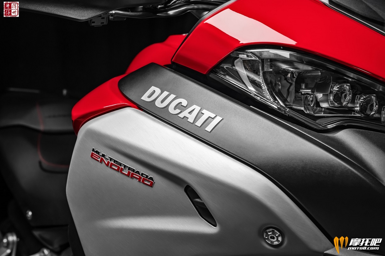101218-20-2019-Ducati-Multistrada-1260-Enduro-UC68152-High.jpg