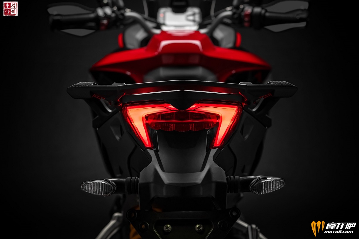 101218-22-2019-Ducati-Multistrada-1260-Enduro-UC68153-High.jpg