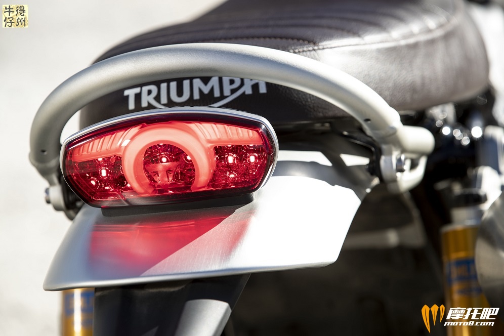 102418-2019-Triumph-Scrambler-1200-XC-Detail-9.jpg