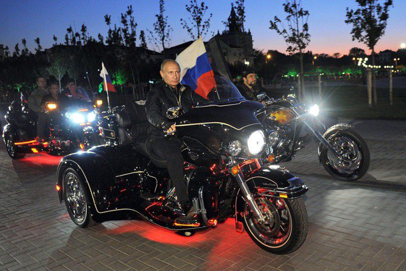 russian-president-vladimir-putin-with-cars-9.jpg