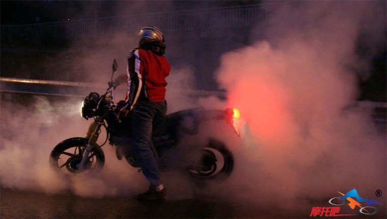 ax1-BURNOUT.jpg