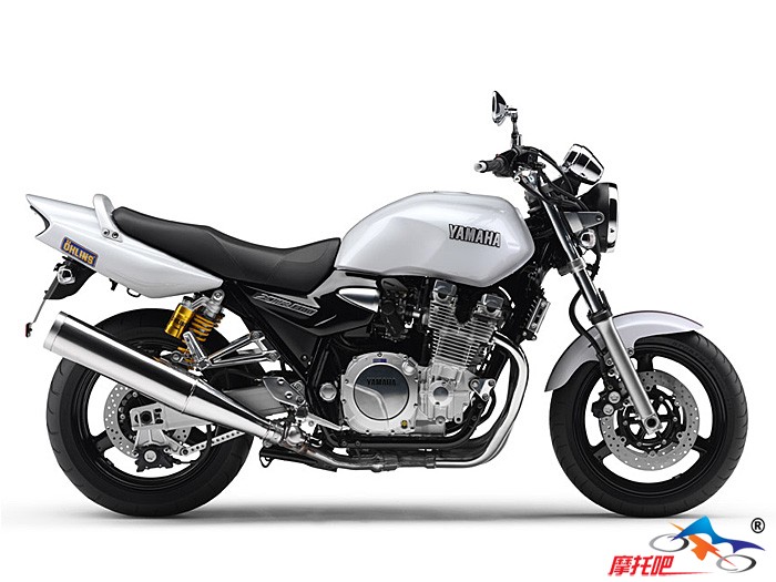 yam_016_2008_00_700_yamaha-xjr-1300.jpg