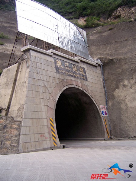 雅江出城的隧道