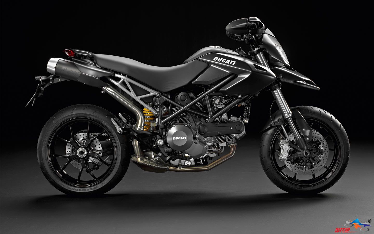 Ducati_Hypermotard_796_2010_06_1440x900.jpg