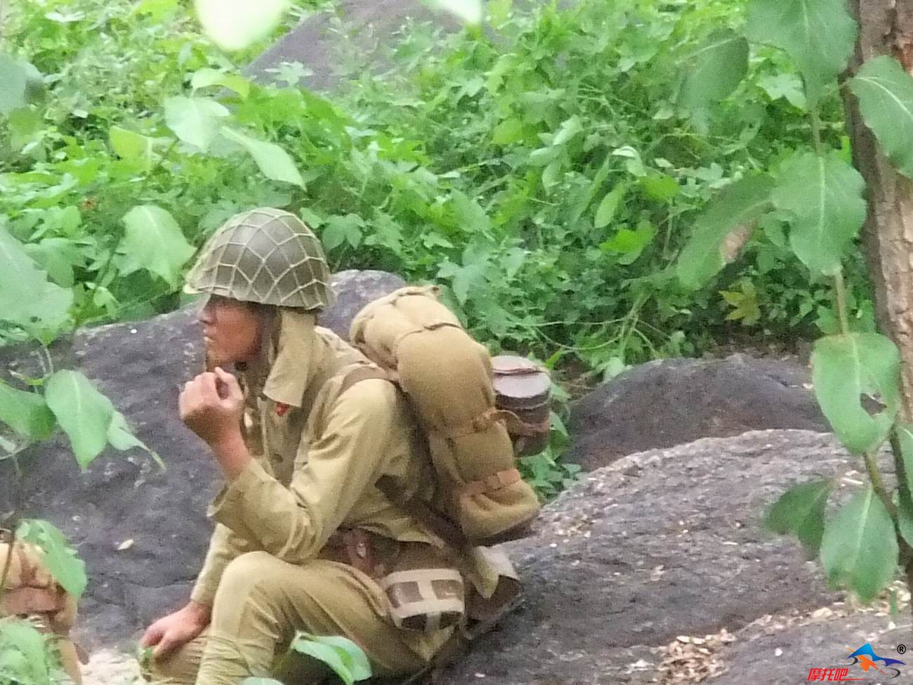 在沿河古城碰到了拍电影的