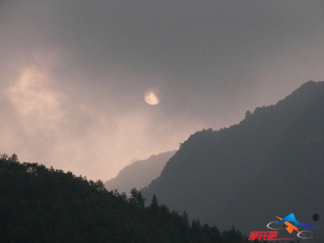 山雨预来云遮日.jpg