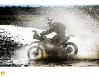 2016环塔首日SS1赛段成泥战 摩托车组有喜有忧！